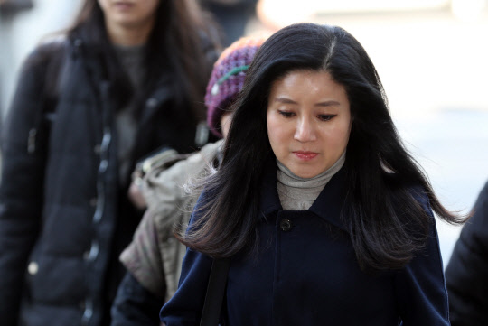 경찰 출석한 케어 박소연 대표 (서울=연합뉴스) 박동주 기자 = 구조동물 안락사 논란을 빚은 동물권단체 '케어' 박소연 대표가 14일 오전 피의자 신분으로 조사받기 위해 서울 종로경찰서로 출석하고 있다. 2019.3.14 pdj6635@yna.co.kr (끝)